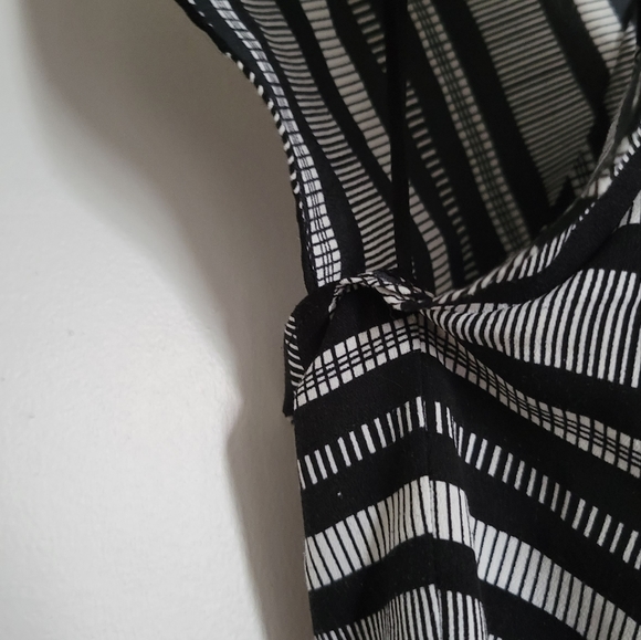 XX SOLD XX Black & white womens blouse, size M - Picture 3 of 4